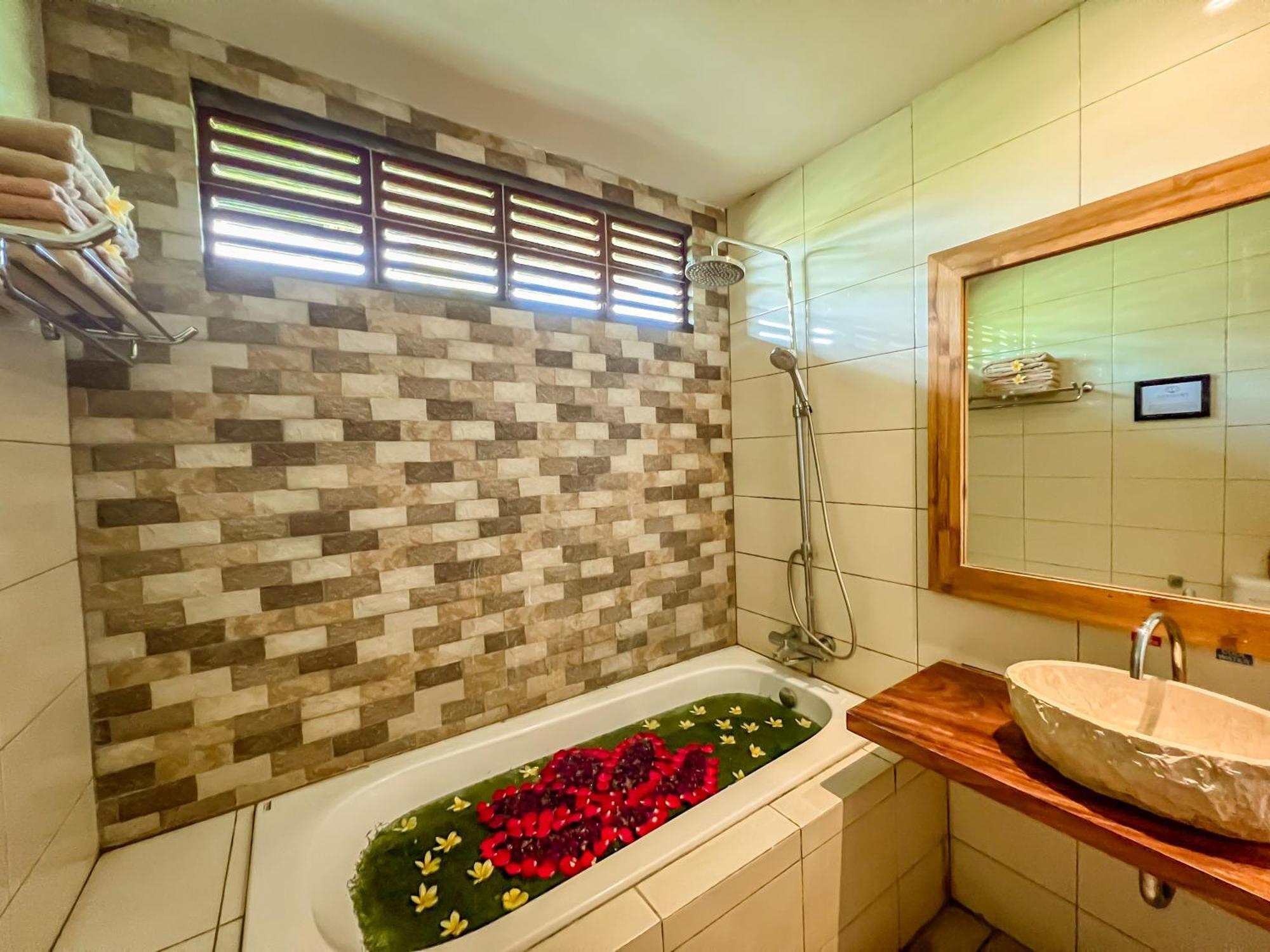 Sarin Ubud Suites By Pramana Villas Exterior photo